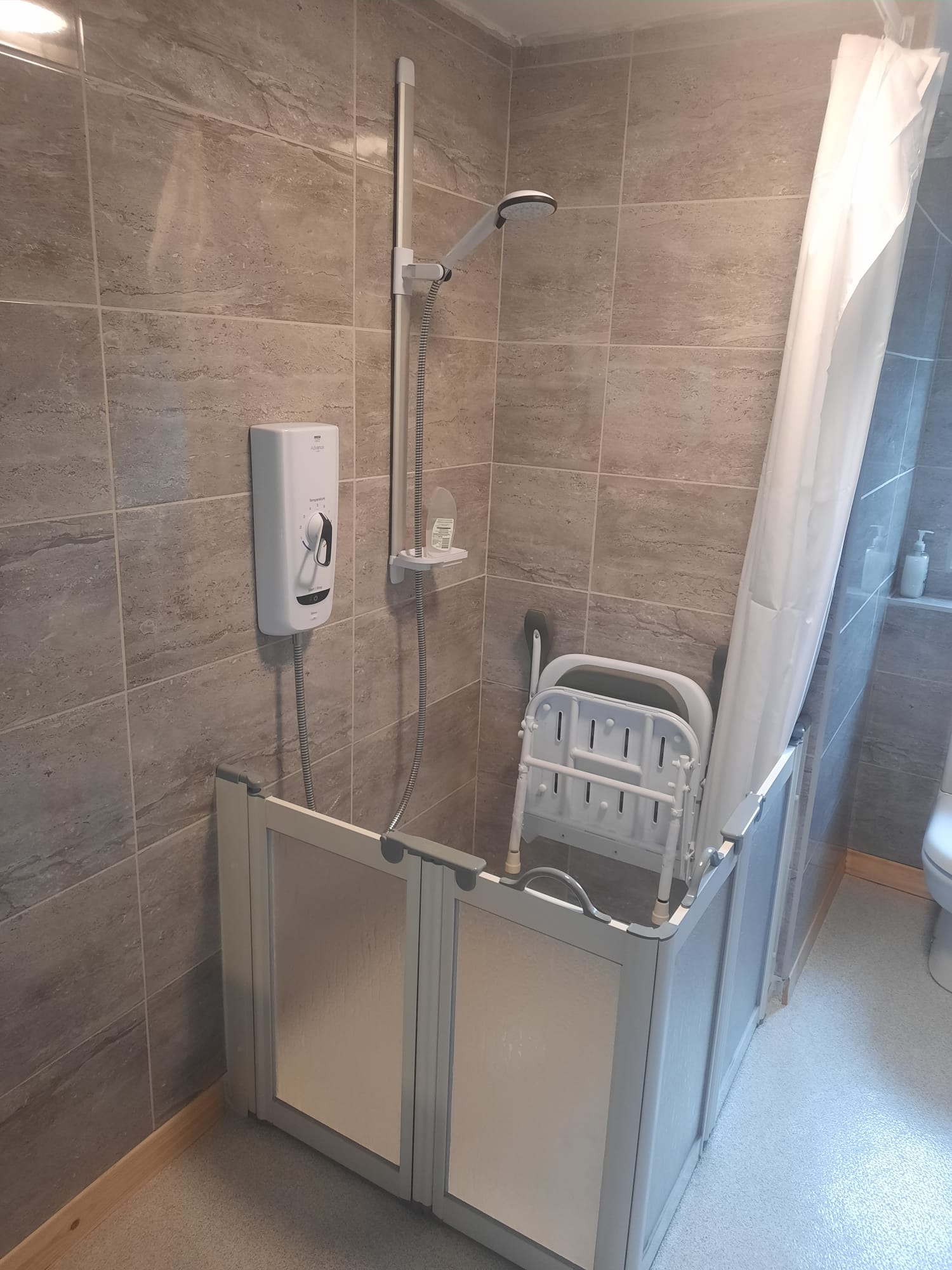 Adaptation Before and After - H2 Bathrooms Project