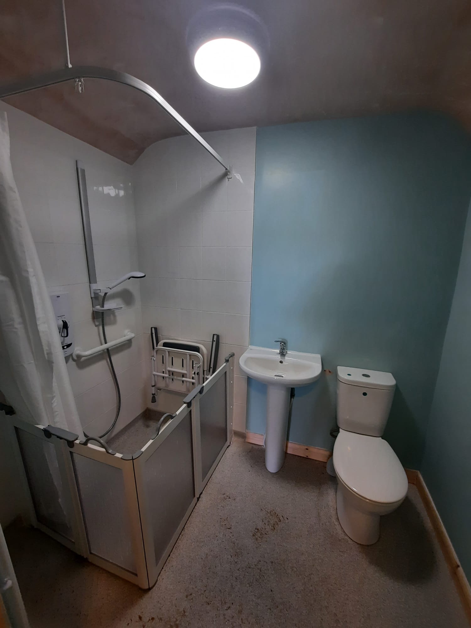 Adaptation Before and After - H2 Bathrooms Project