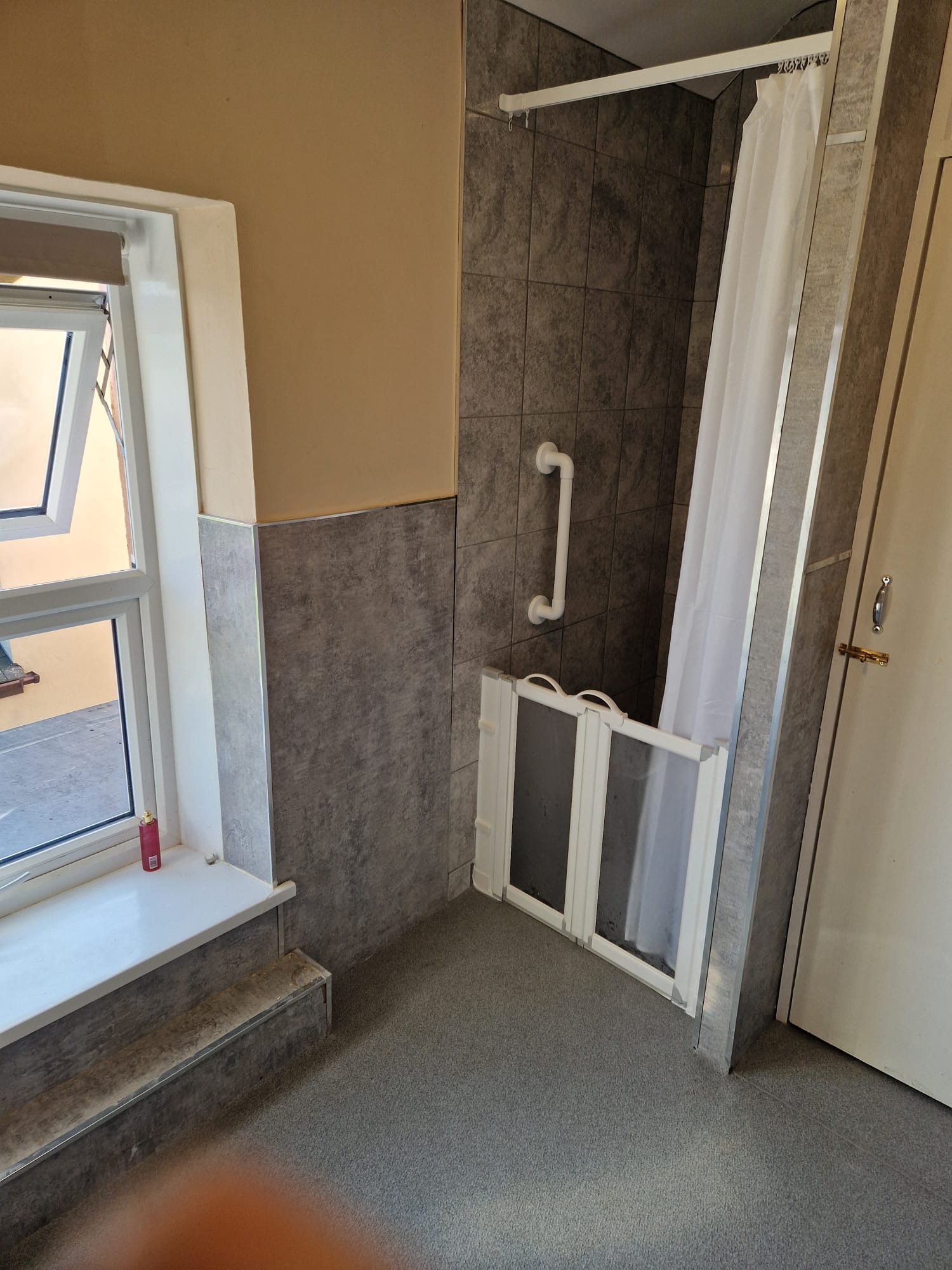 Adaptation Before and After - H2 Bathrooms Project