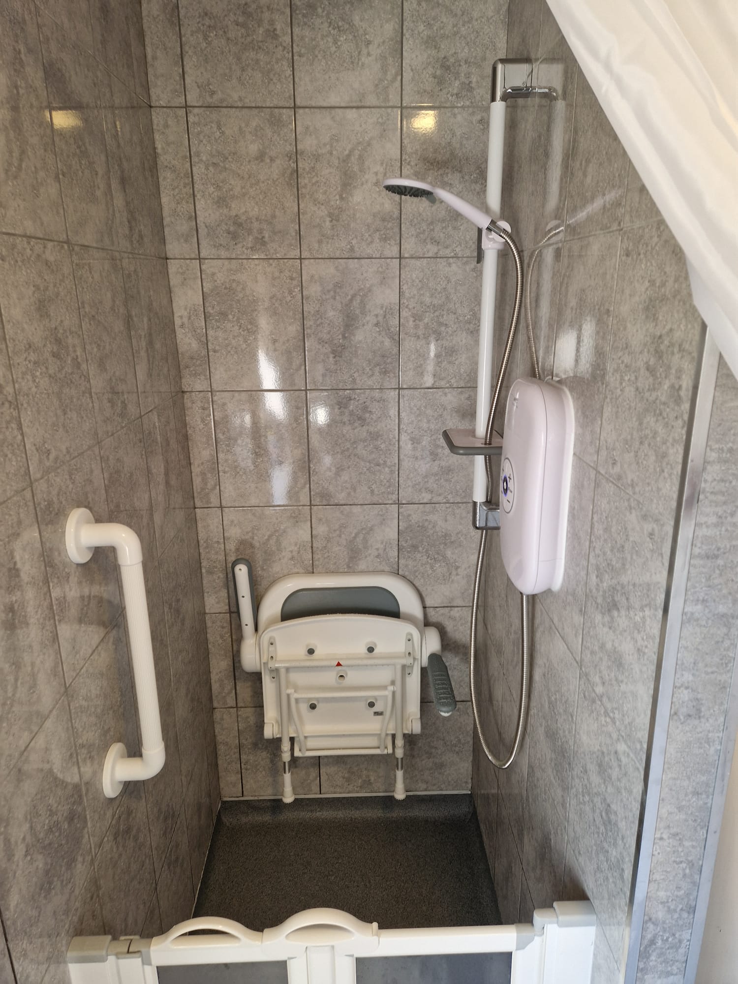 Adaptation Before and After - H2 Bathrooms Project
