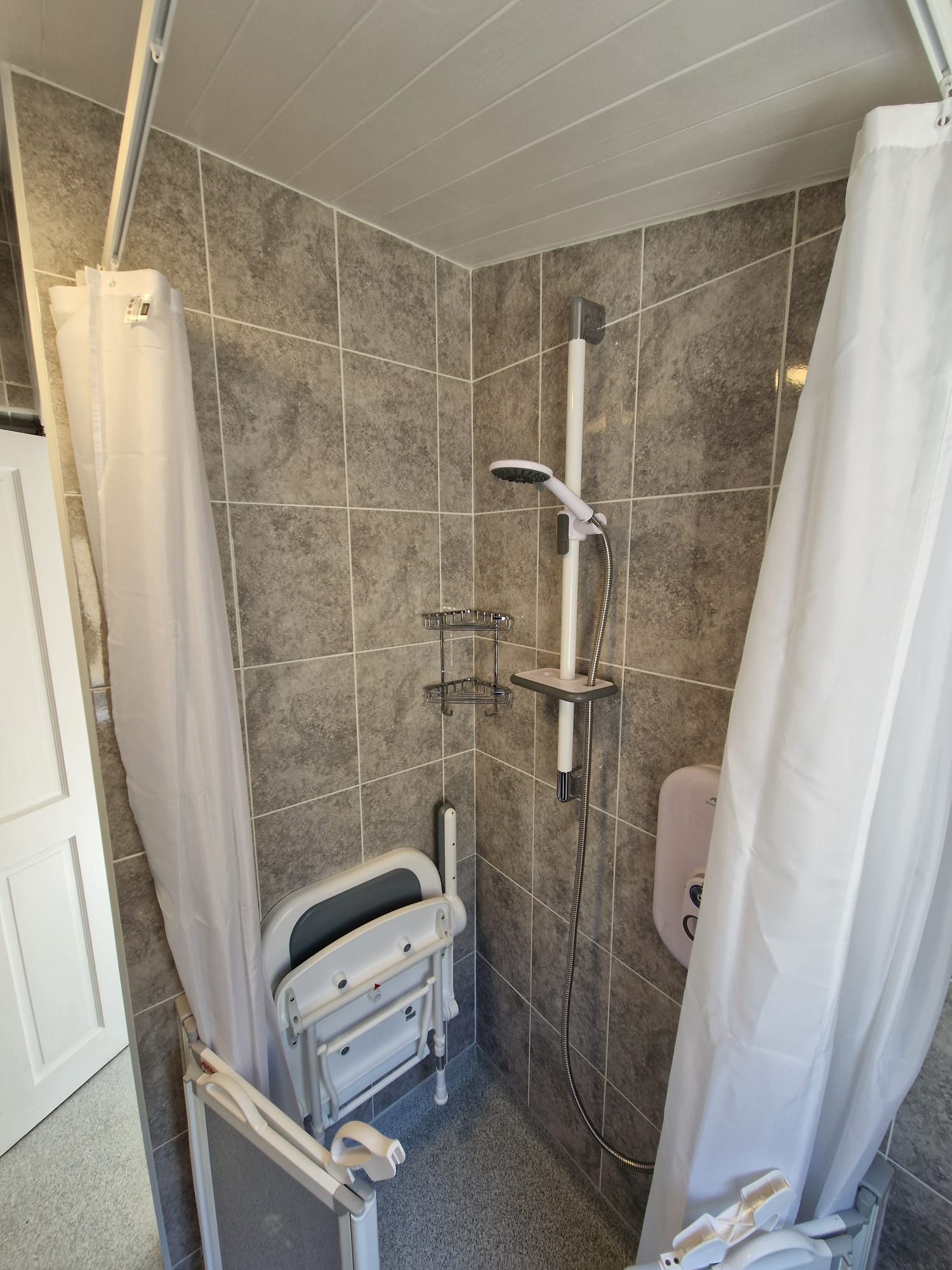 Adaptation Before and After - H2 Bathrooms Project