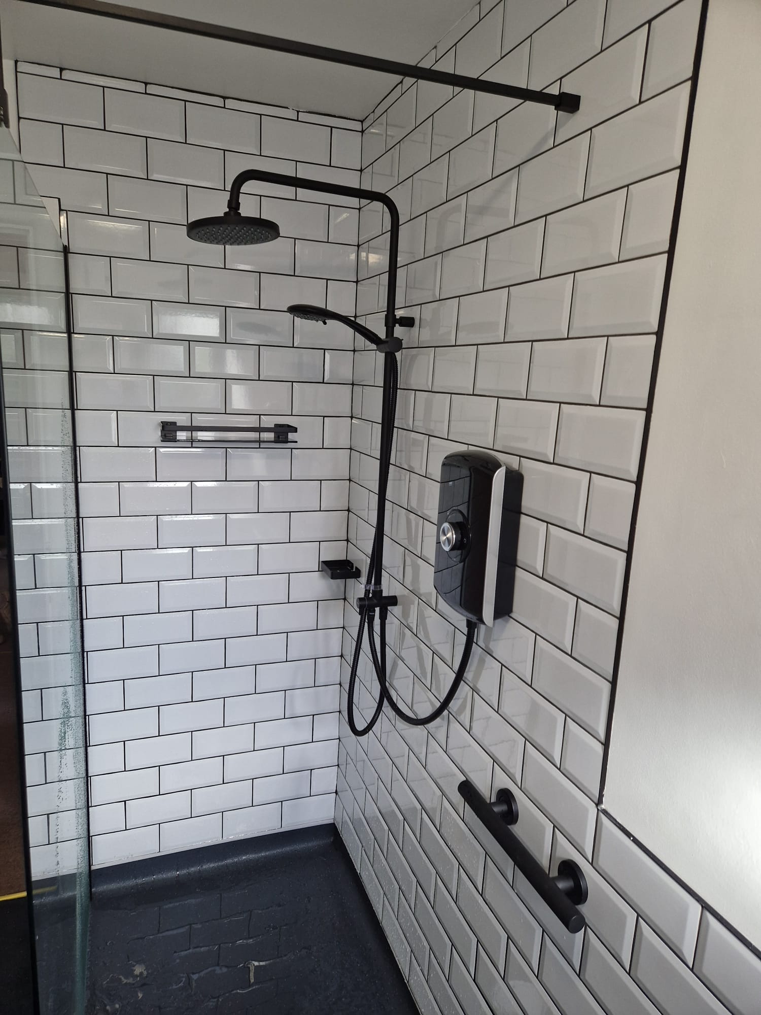 Adaptation Before and After - H2 Bathrooms Project