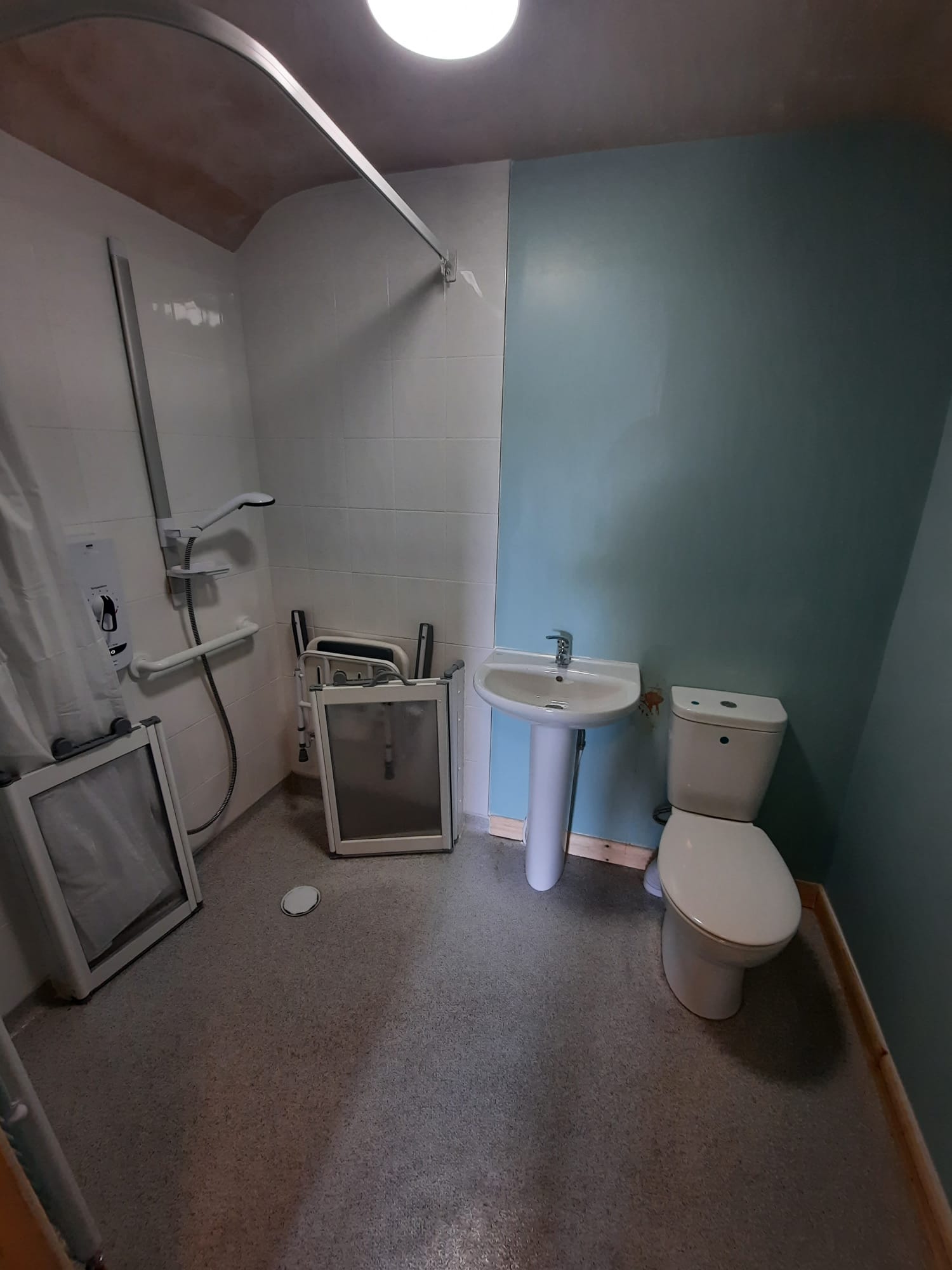 Adaptation Before and After - H2 Bathrooms Project