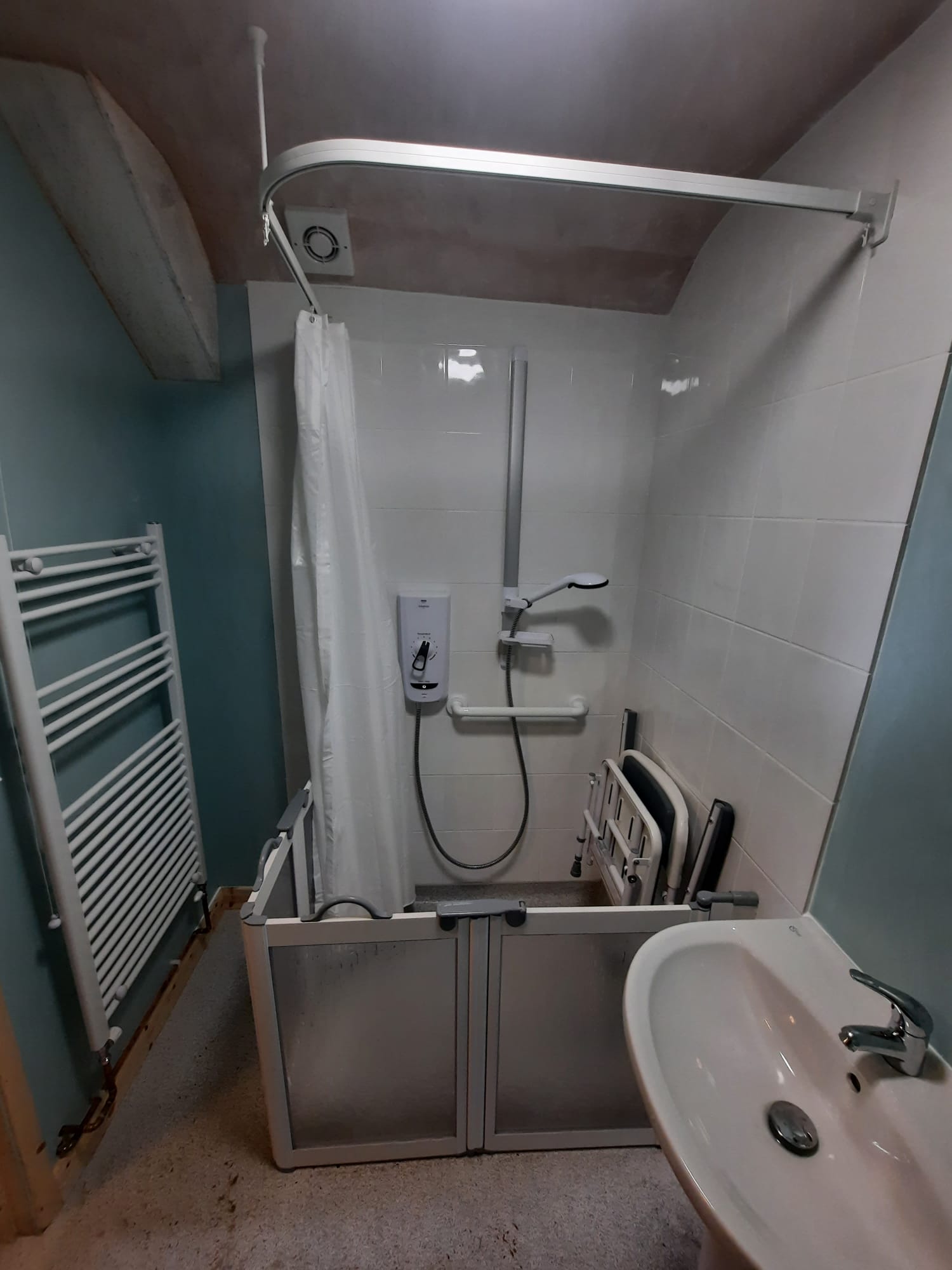 Adaptation Before and After - H2 Bathrooms Project