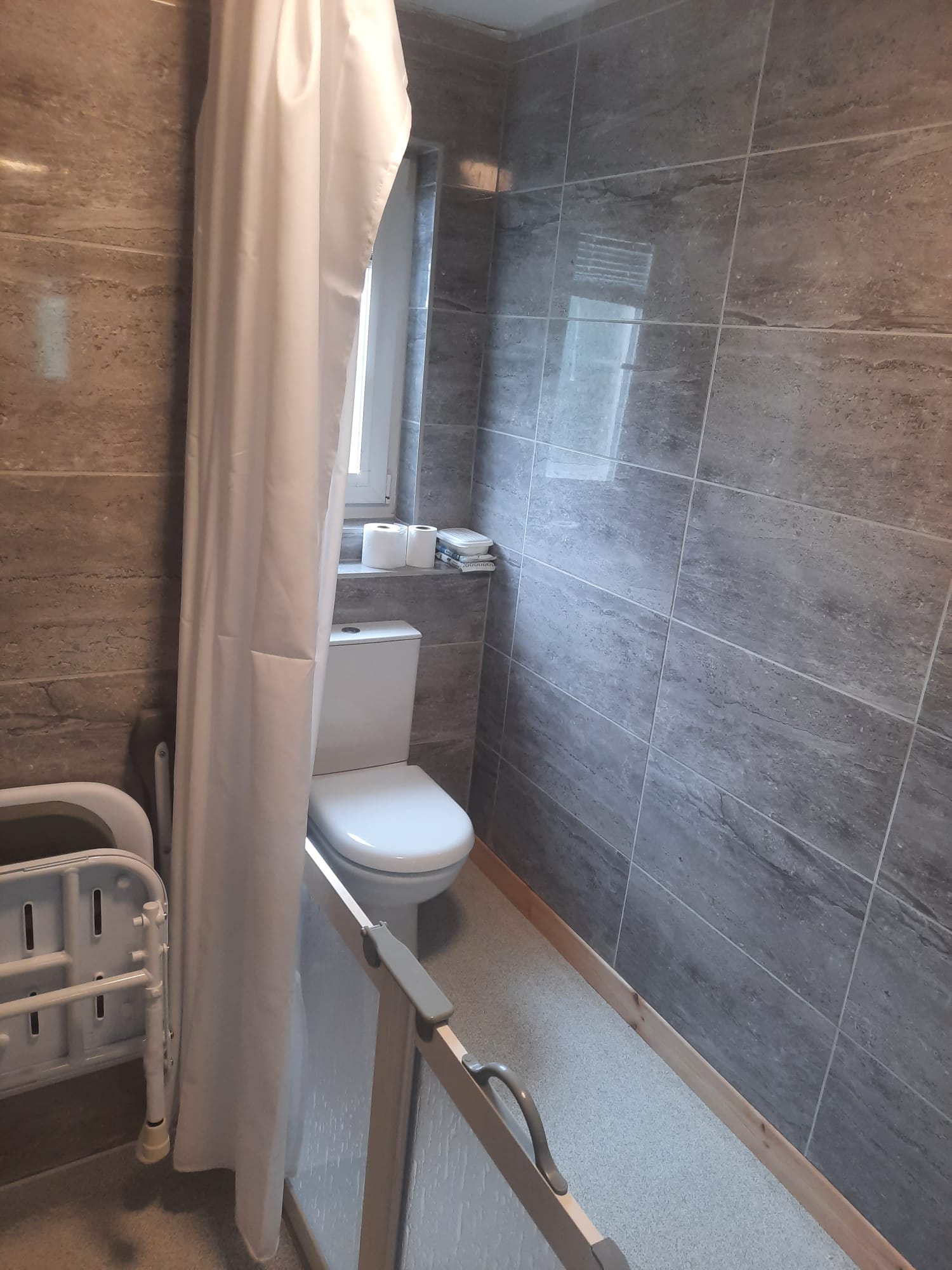 Adaptation Before and After - H2 Bathrooms Project