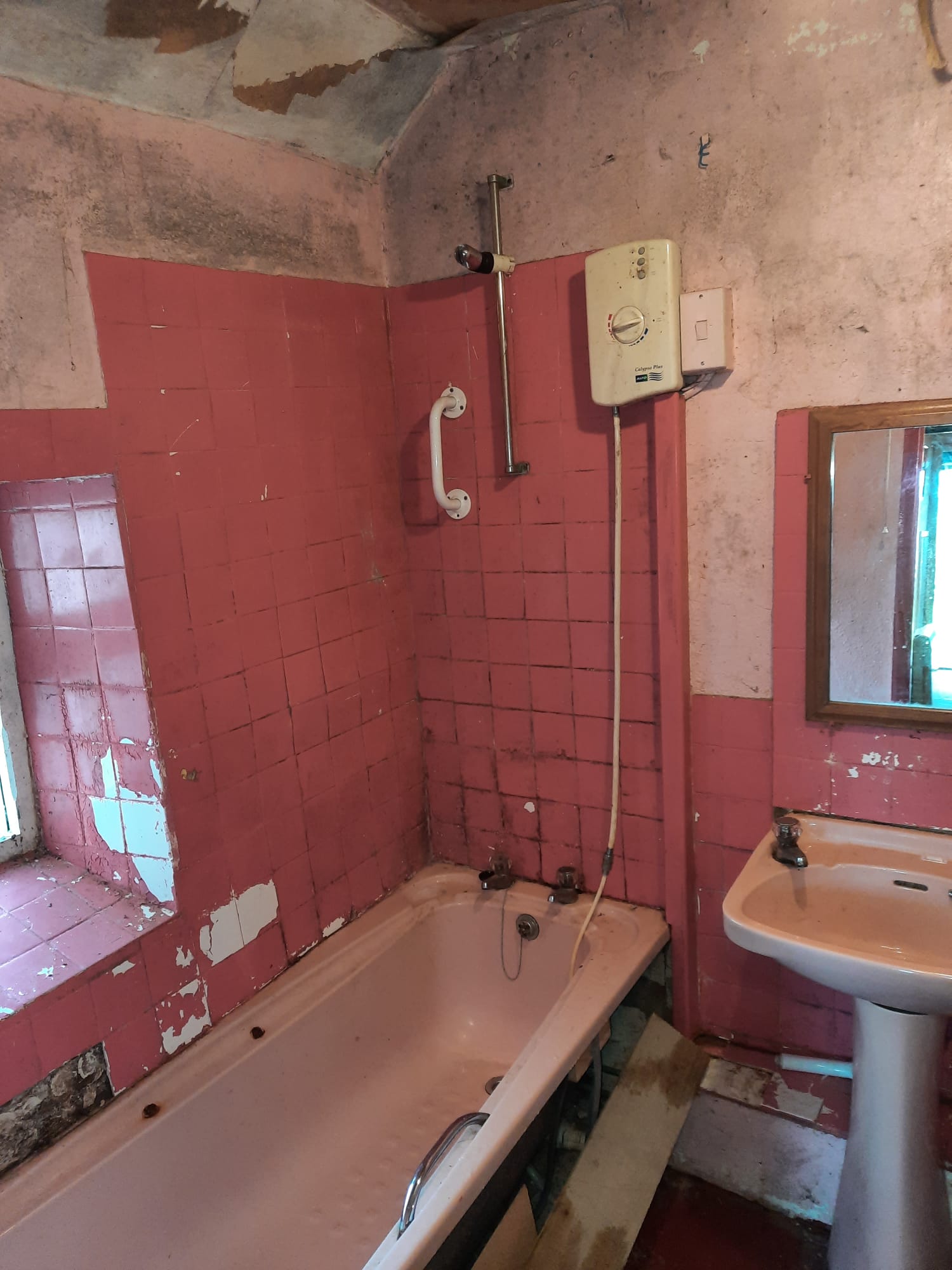 Adaptation Before and After - H2 Bathrooms Project