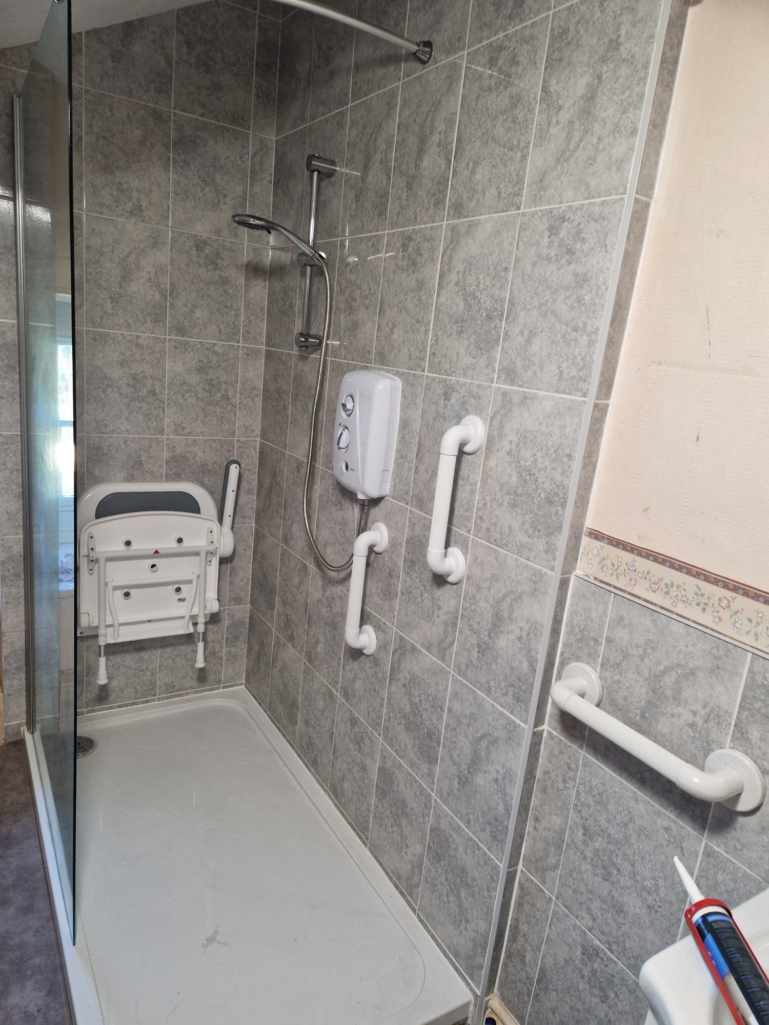 Bathroom Renovation Before and After - H2 Bathrooms Project