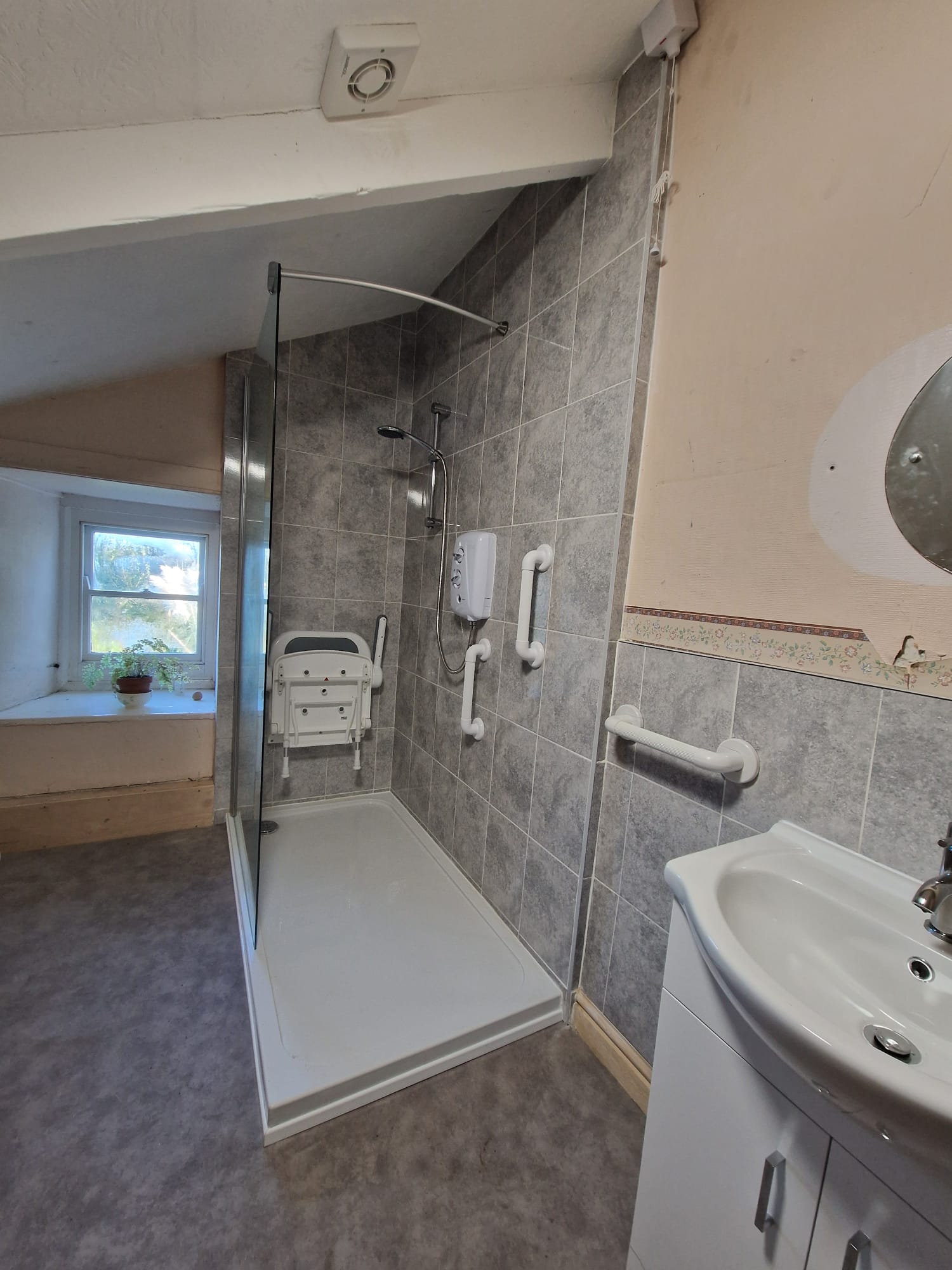 Bathroom Renovation Before and After - H2 Bathrooms Project