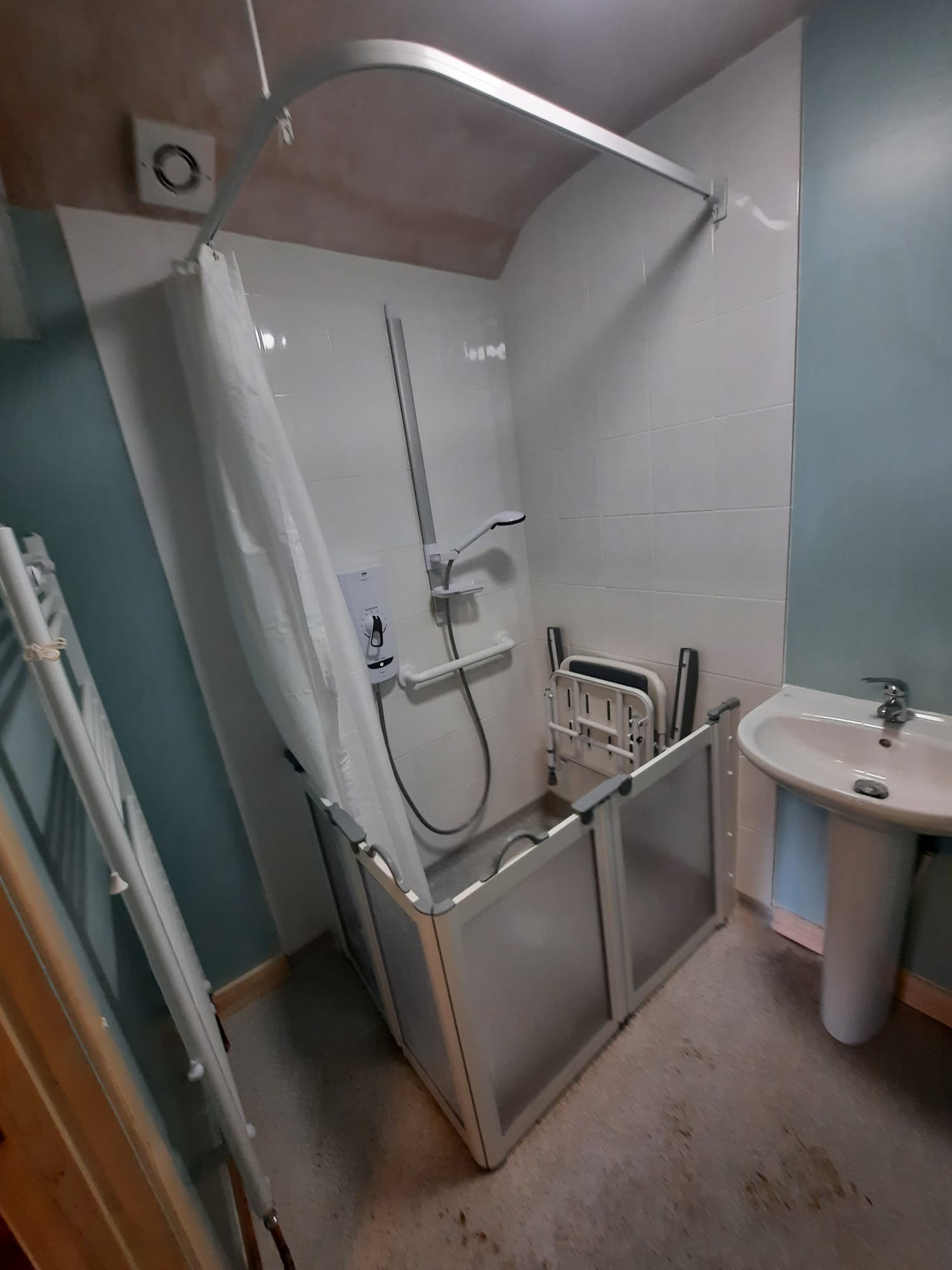 Adaptation Before and After - H2 Bathrooms Project